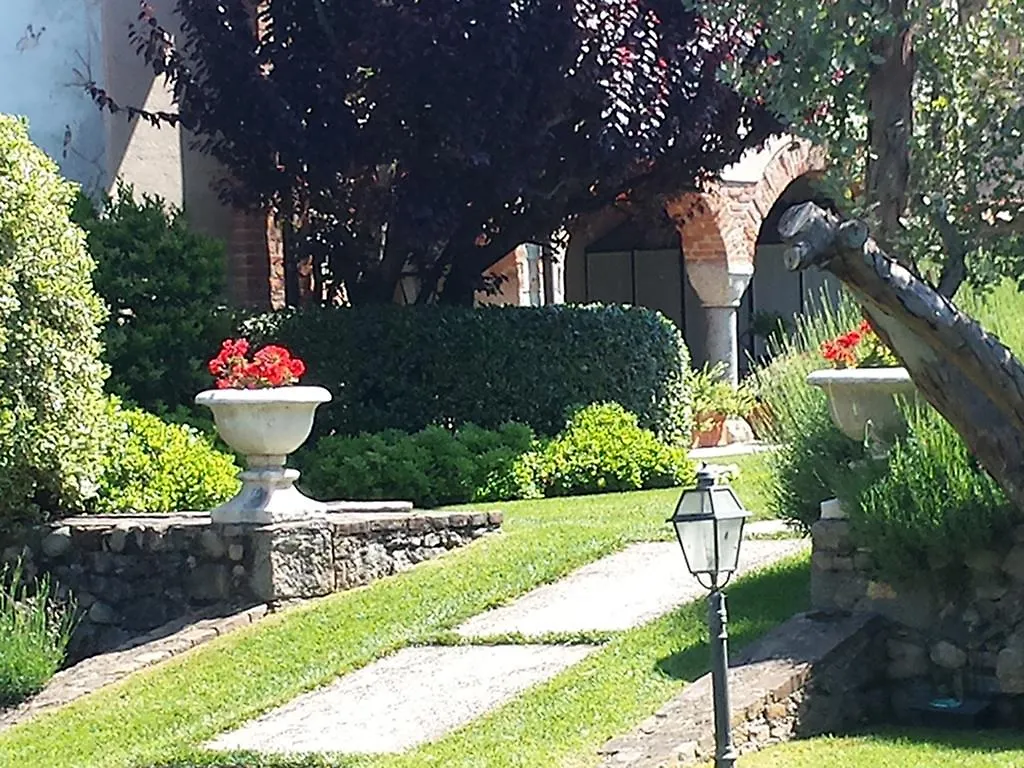Residence Il Borgo Antico Calvagese Della Riviera Italy