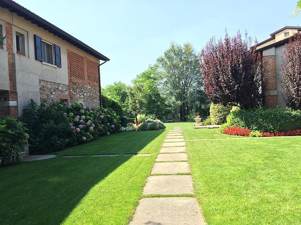 Apartment Residence Il Borgo Antico Calvagese Della Riviera Italy